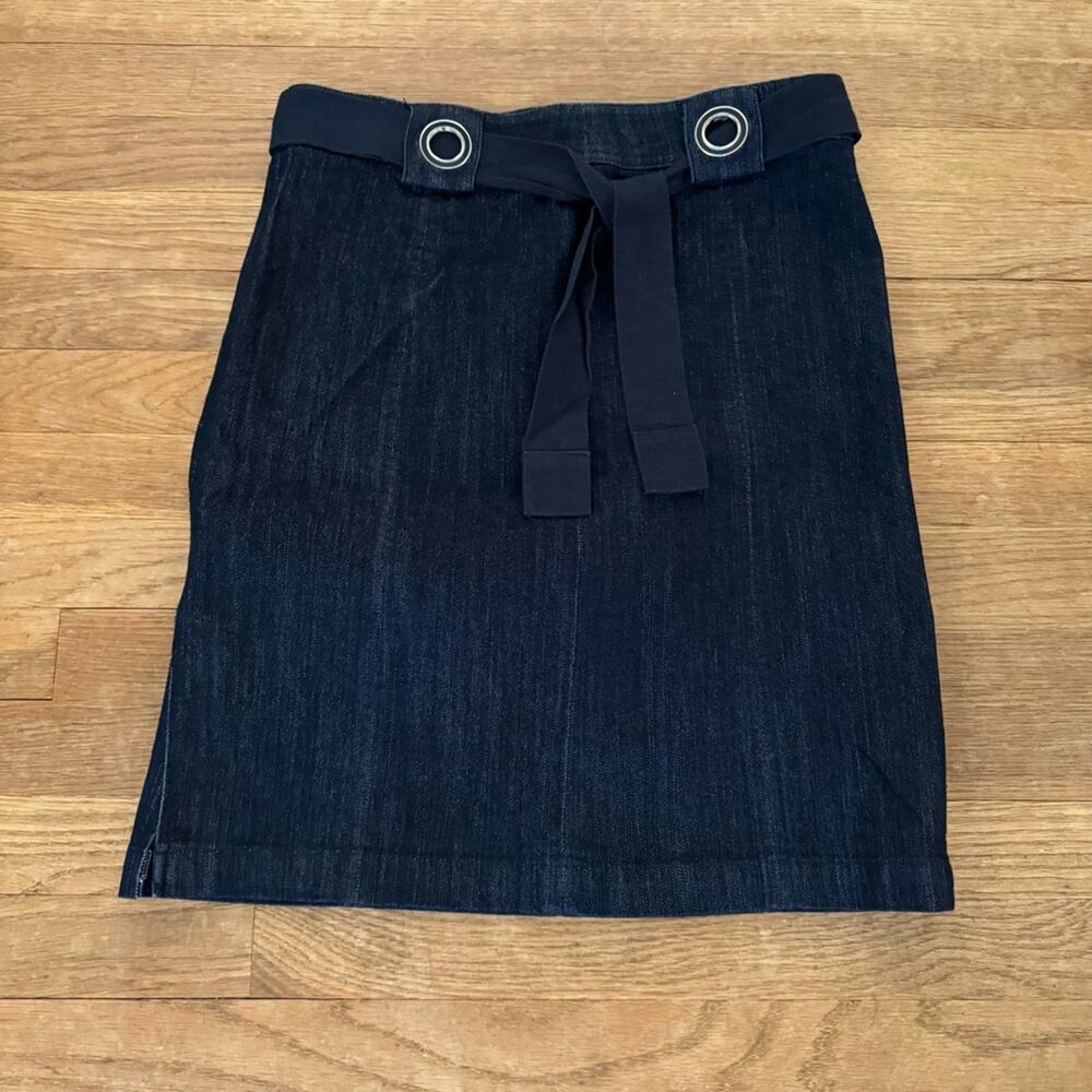 Ann Klein navy denim grommet loop knee length belted pencil skirt size 4
b29